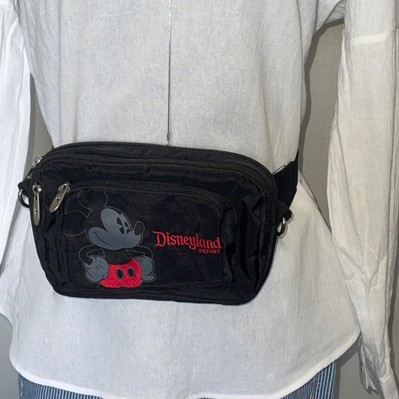 Authentic Disneyland Resort Crossbody Fanny Pack Mickey Mouse Disney Black Red - Picture 3 of 10